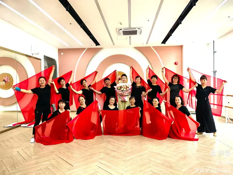 四月的舞蹈之旅:在欢笑与律动中感受生命的力量